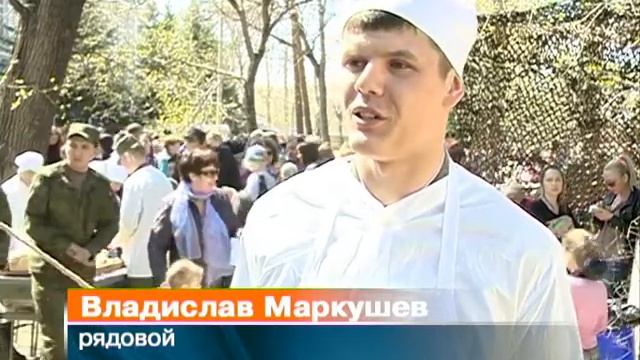 Полевая кухня, фотозона и военно-полевой госпиталь: горпарк Благовещенска на день стал парком Побед смотреть онлайн