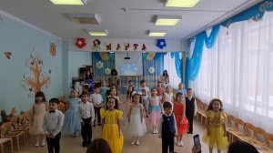 Песня Бабушке на 8 марта "Поцелую бабушку в розовые щёчки"