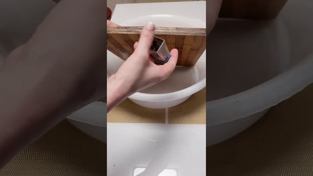 Чистка разделочной доски #доски #разделочные #чистка #какотмыть #уборка #чисткапосуды #кухня #еда смотреть онлайн