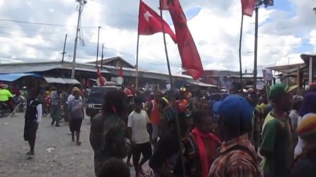 RAKYAT TIMIKA MEMPERINGATI KEMATIAN KELIK KWALIK 2009-2014 смотреть онлайн