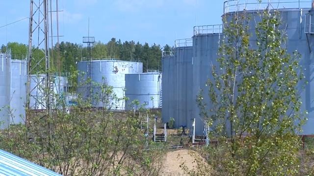 В Новосибирске выявлен факт хищения нефтепродуктов на сумму миллиард рублей смотреть онлайн