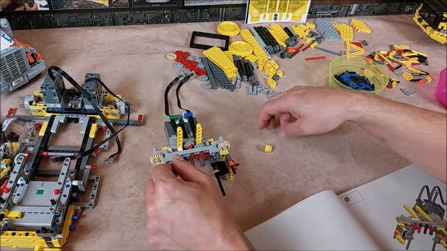 Lego Technic 42131 Cat D11 Bulldozer - Bauabschnitt 1 + 2 / Speedbuild смотреть онлайн
