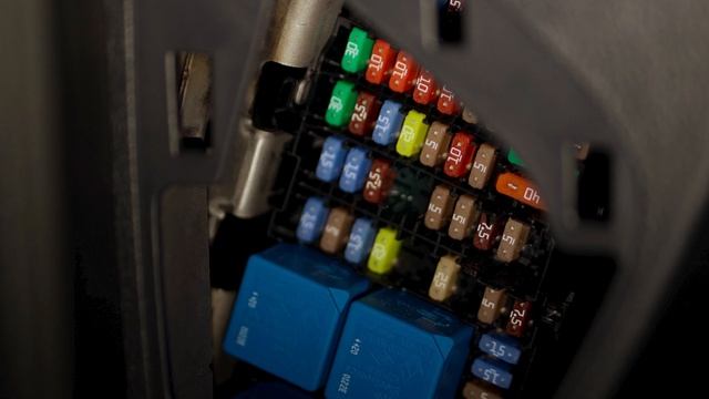 Roadgid Cord. Скрытое подключение видеорегистратора за 5 минут смотреть онлайн