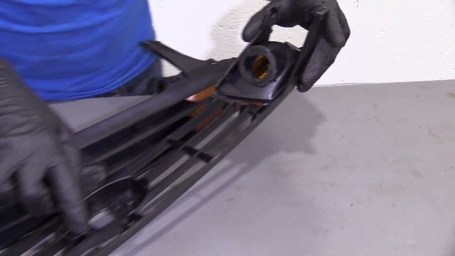 How to Replace Front Grille 00-04 Ford Focus смотреть онлайн