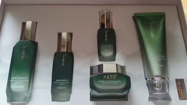 ЭЛИТНЫЙ НАБОР УХОДОВОЙ КОСМЕТИКИ смотреть онлайн