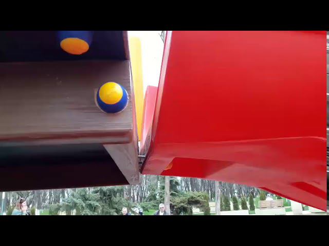 Площадка в Комсомольском парке Керчи начала разваливаться смотреть онлайн