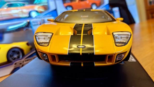 Ford GT40 & 2017 Ford GT Comparison (1:18) смотреть онлайн