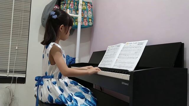 甄甄6Y，Roland F-140R смотреть онлайн