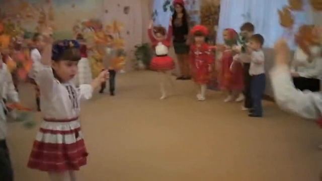 Танець з листям смотреть онлайн