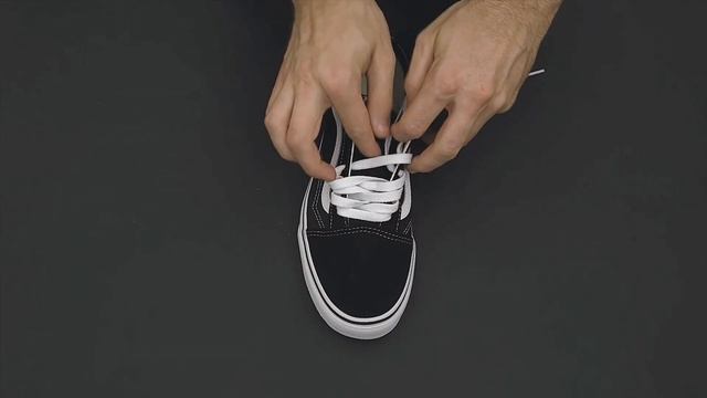 HOW TO LOOSELY LACE VANS OLD SKOOLS (FOR LONG LACES)