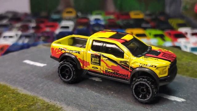 Hot Wheels Unboxing, 17 Ford F-150 Raptor смотреть онлайн