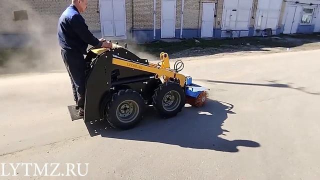 Погрузчик Лыткаринец П300 с щеткой смотреть онлайн