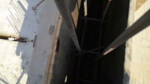 Монолитные колонны, стены и перекрытие на участке строительства многоэтажного дома в Сочи