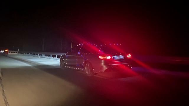 ГИРЛЯНДЫ НА АВТО "Santa Mobil" 2020/Mercedes Benz W205 смотреть онлайн