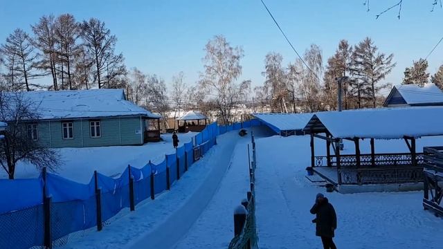 Катание с горки на санках. Зима. Сибирь. Турбаза смотреть онлайн