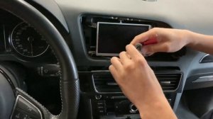 Audi Q5 Как снять штатное головное устройство (магнитолу)/Audi Q5 How to remove the OEM head unit