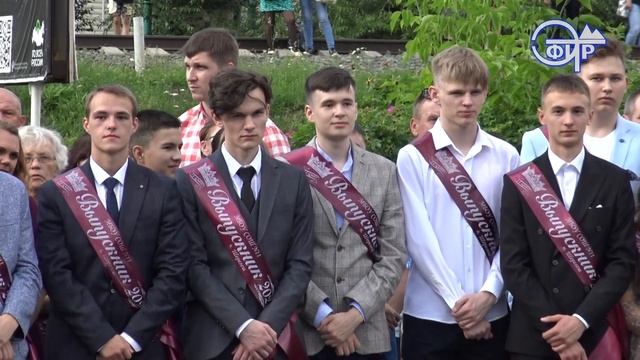 В Таштаголе состоялся выпускной бал смотреть онлайн
