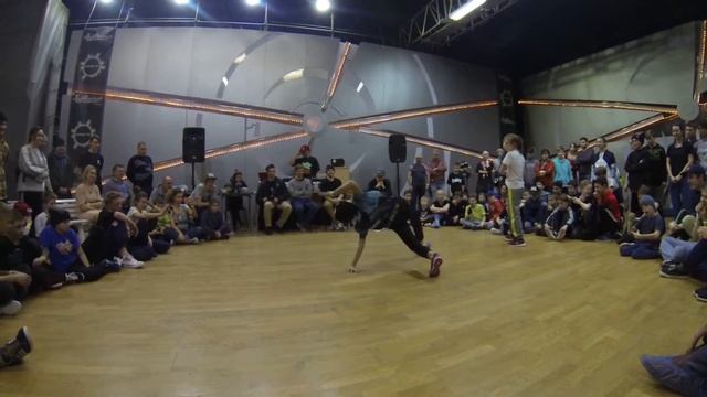 bgirl Serpenta vs bgirl UziLock смотреть онлайн