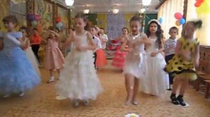 танец "Мы маленькие дети"