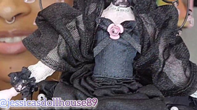 Reviewing Monster High's Vampire Heart Draculaura Doll смотреть онлайн