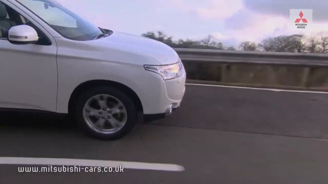 Mitsubishi Outlander and its Forward Collision Mitigation FCM) feature смотреть онлайн