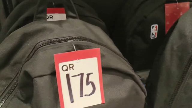 Huge Sale at Foot Locker in Villaggio Mall || 25 - 70% Off смотреть онлайн