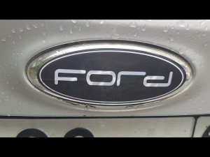 Проблемы с задней эмблемы на Ford Focus 3. Не покупайте дешёвые наклейки !!!