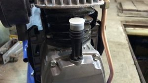 САПУН пневматического компрессора своими руками (что делать, если компрессор гонит масло???)