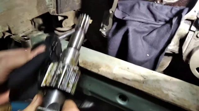 Замена втулки поросёнка (пром вала, вала вспомогательных агрегатов или ещё) ваз без снятия мотора. смотреть онлайн