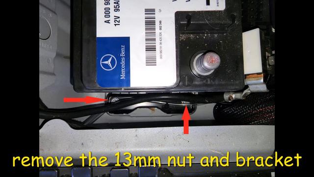 W166 ML350 Replace Main AGM Battery смотреть онлайн