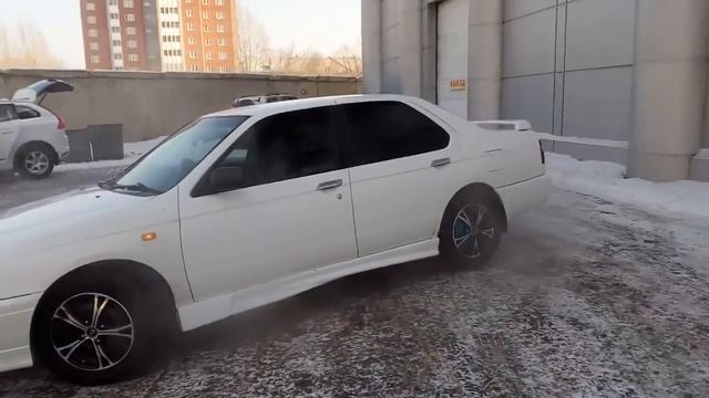 Nissan Bluebird Птицовый HU14 смотреть онлайн