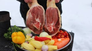 Свиные рульки с овощами в афганском казане