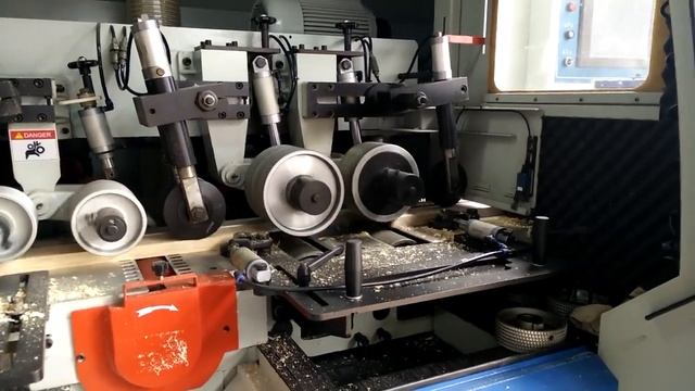 Четырехсторонний продольно фрезерный станок премиум класса Quadro 623HS. Как работает фрезерный узе смотреть онлайн