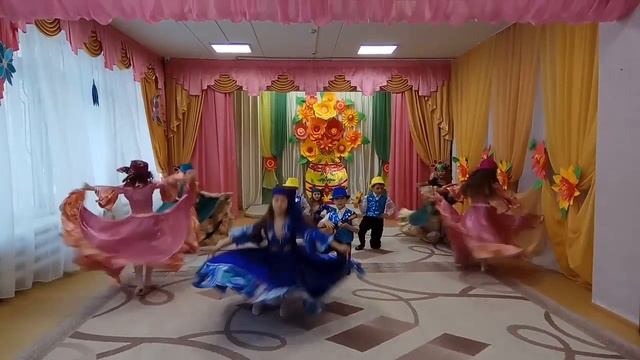 Зажигательный, детский цыганский танец. смотреть онлайн