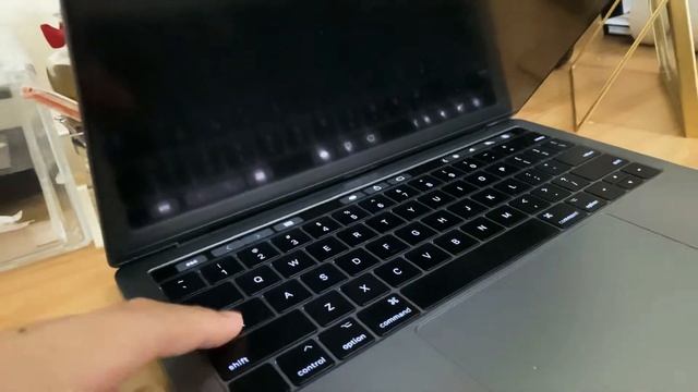 MacBook Pro after update MacOS Catalina 10.15.7 Problem! Open to certain angle screen turns blank смотреть онлайн