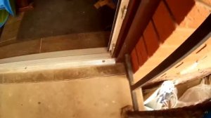 Как правильно закрепить пластиковую дверь?