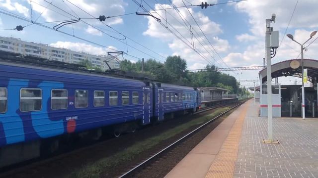 ЭД4М-0399 ОАО РЭКС и Опытный ЭД4МКМ-АЭРО-0001 Аэроэкспресс Азербайджан На станции Бирюлёво-Товарная смотреть онлайн