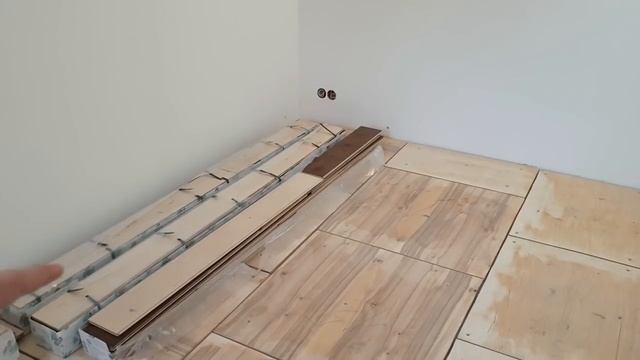 Укладка инженерной доски.