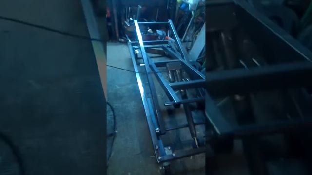 Беспроводной ножничный подьемник 400 кг . смотреть онлайн