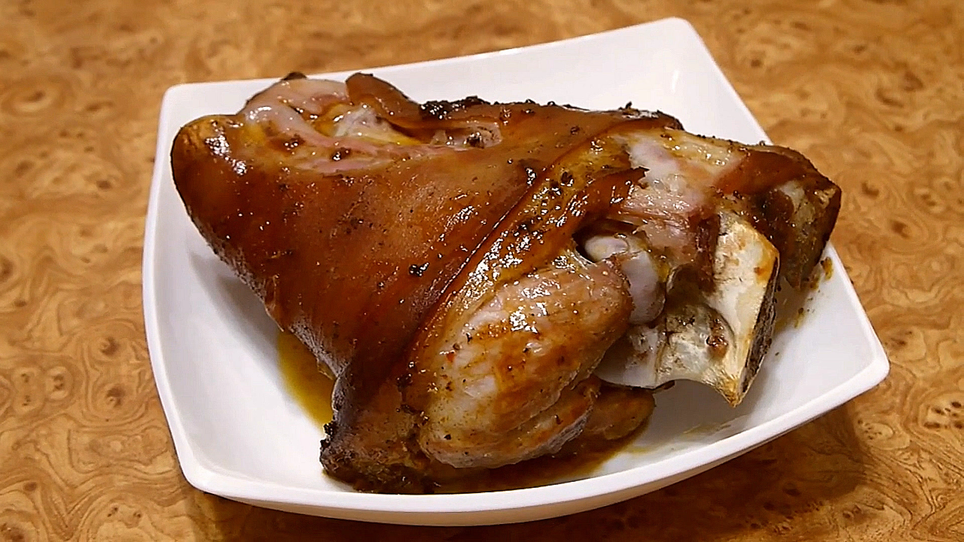 СВИНАЯ РУЛЬКА, ЗАПЕЧЕННАЯ В ДУХОВКЕ!