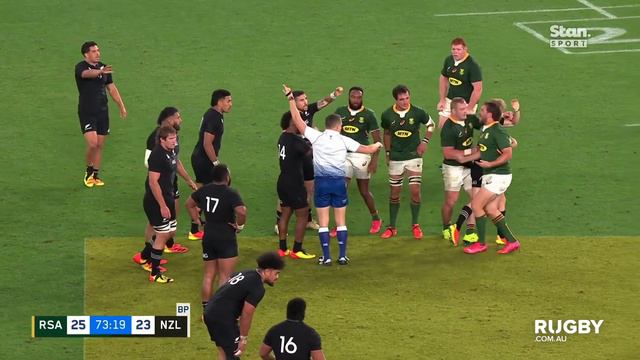 Scuffle sparked after HUGE hit on McKenzie смотреть онлайн