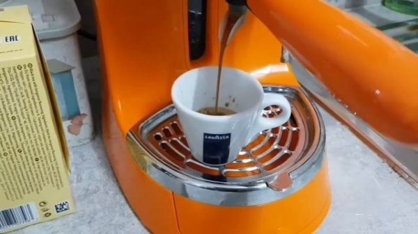 Обзор кофемашины Guzzini Lavazza Blue и кофеварки от фирмы Arnica! ☕как я готовлю кофе!