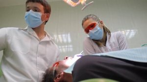 Стоматолог