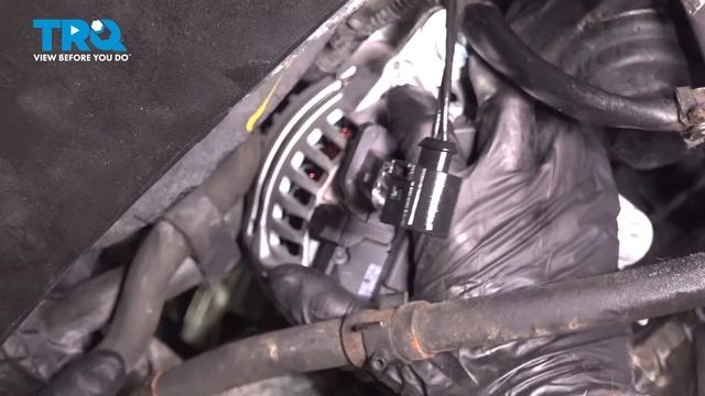 How to Replace Alternator 1999-2005 Volkswagen Jetta смотреть онлайн