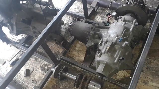 Бортоповоротный вездеход. Рычаги упровления.. смотреть онлайн