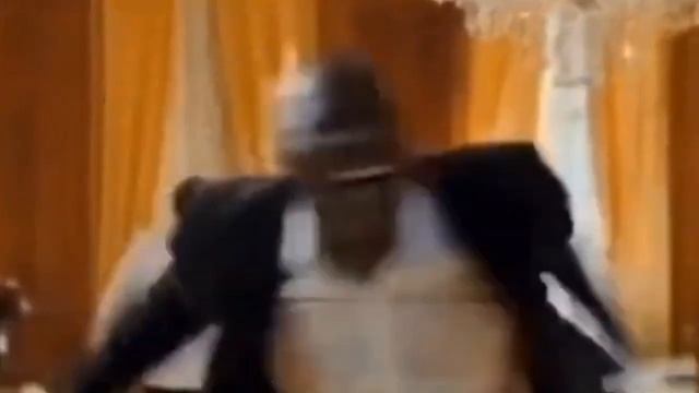 Шаблон мема темнокожий мужчина танцует смотреть онлайн