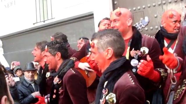 Comparsa Los del piso de Abajo. Pasodoble "Lo mismo que mi sangre".MPG смотреть онлайн