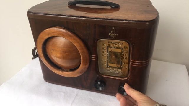 Golden Age of Radio 1940 Emerson Model 315 Wood Radio Ingraham Handcrafted Cabinet! Sounds Wonderfu смотреть онлайн