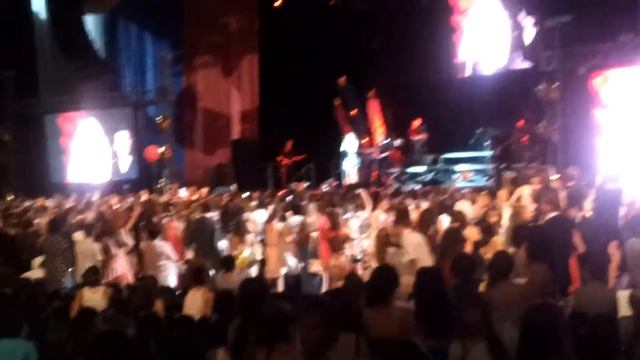 Максим - На радио волнах смотреть онлайн