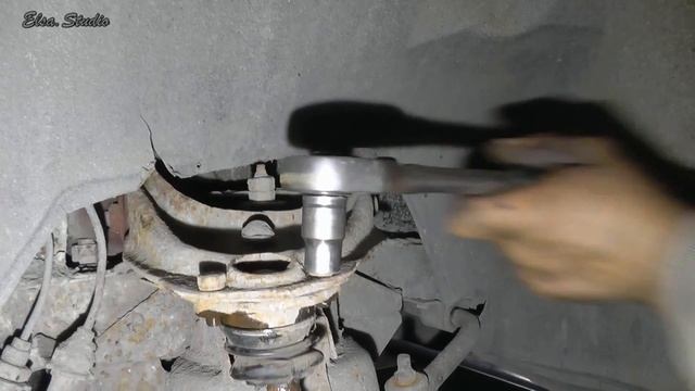 Замена верхней шаровой опоры АЗЛК/Иж Москвич 412 смотреть онлайн